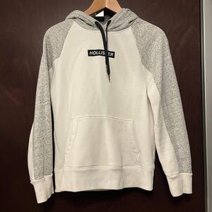 Hollister Men's Hoodie in White and Gray